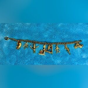 Vintage Gold Charm Bracelet
Pre owned…excellent condition